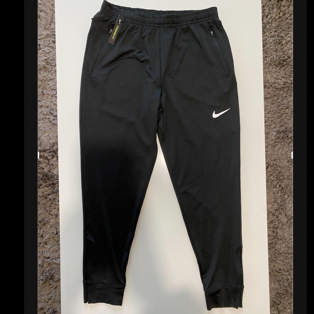 Nike Men’s Essential Pants